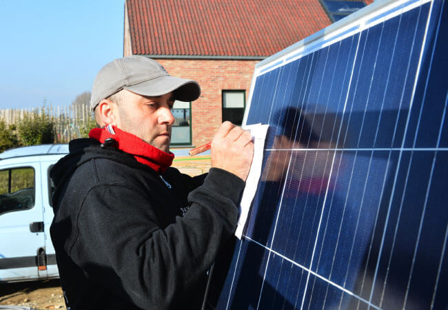 panneaux solaires bruxelles couple electrabel