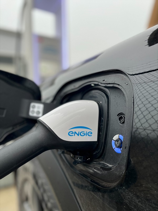 voiture_electrique_hybride_eolien_energie_rodenhuize_recharge_vent_station_ultrarapide_borne_batterie_innovation_renouvelablezerocarbone_mobilite_verte_prise Recharger sa voiture en moins de 30 minutes grâce au vent