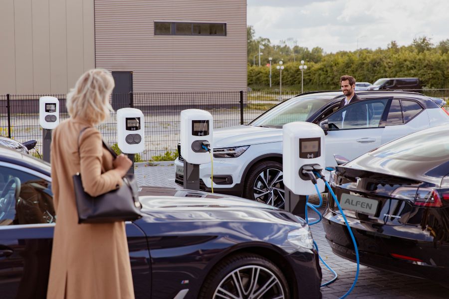 Charging electric vehicle